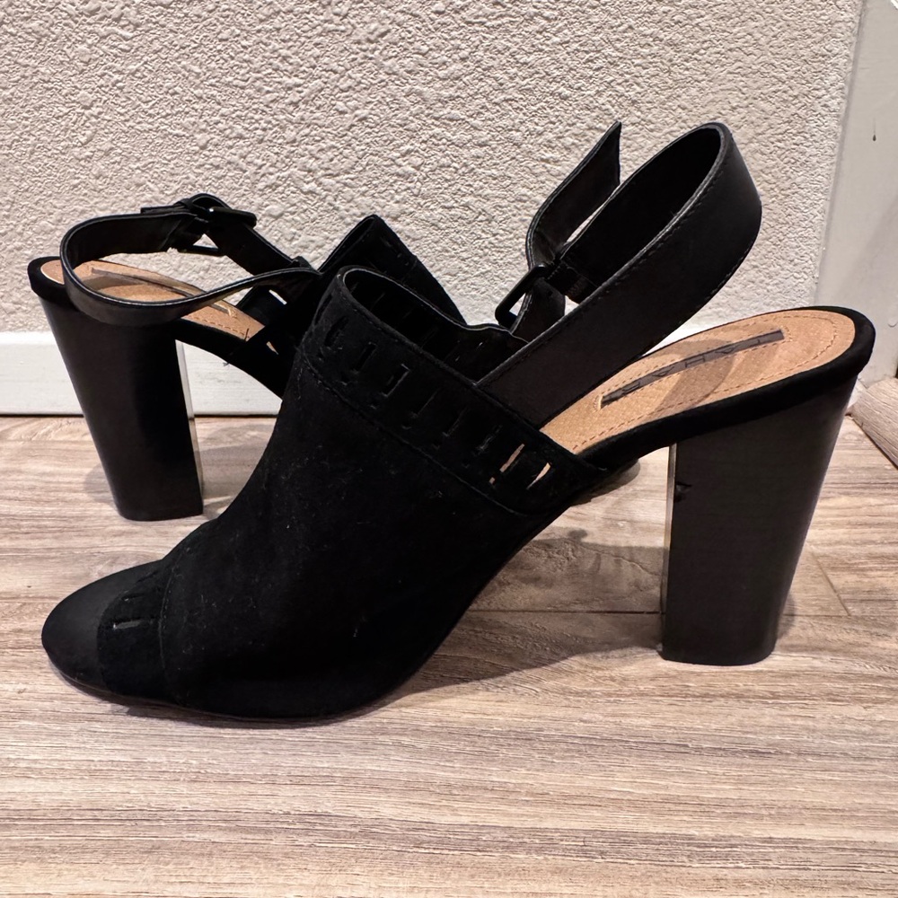 Tahari Maya Black Suede Open-Toed Heels sz 8.5M